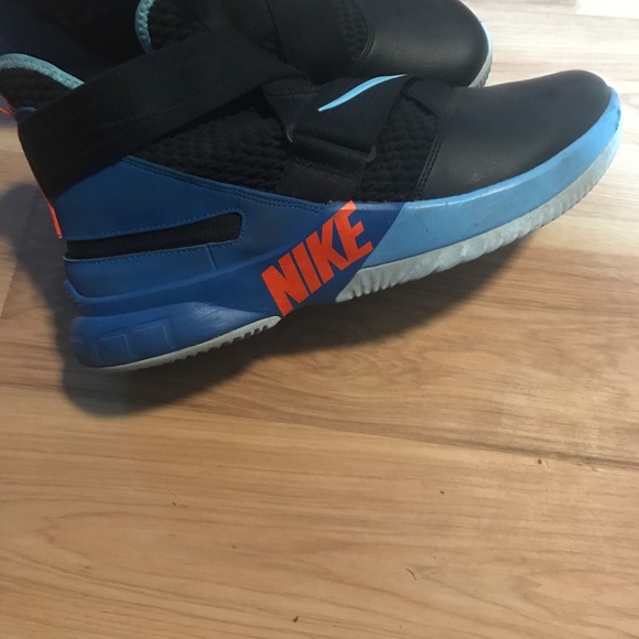 Nike Shose - Picture 4 of 8